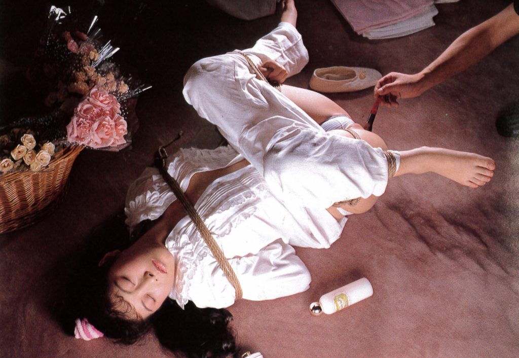 SM画像・人妻女教師が剃毛される物語と写真００５