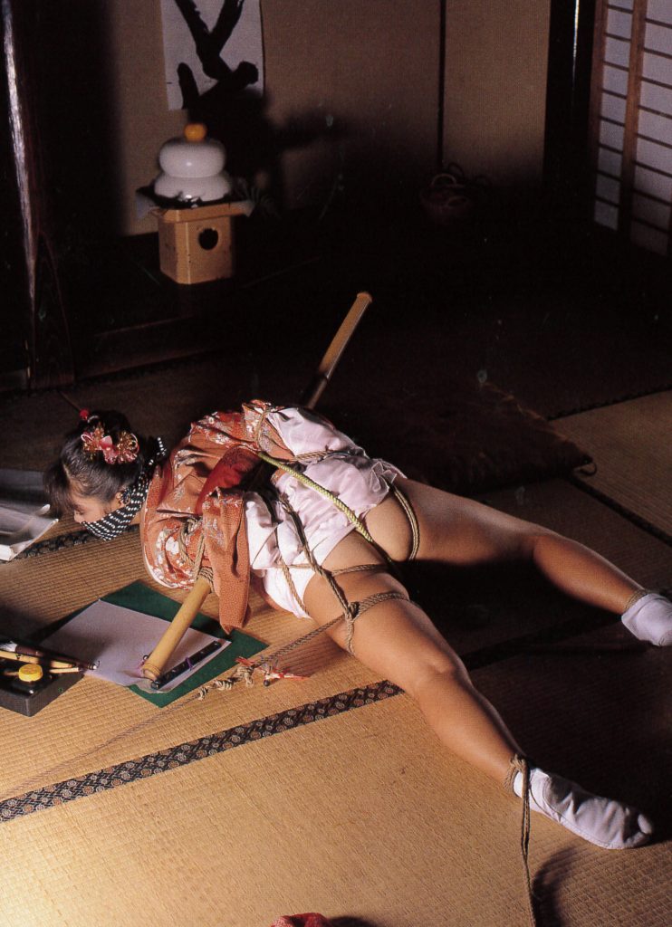 SM画像・正月に浣腸初めされる着物の女！