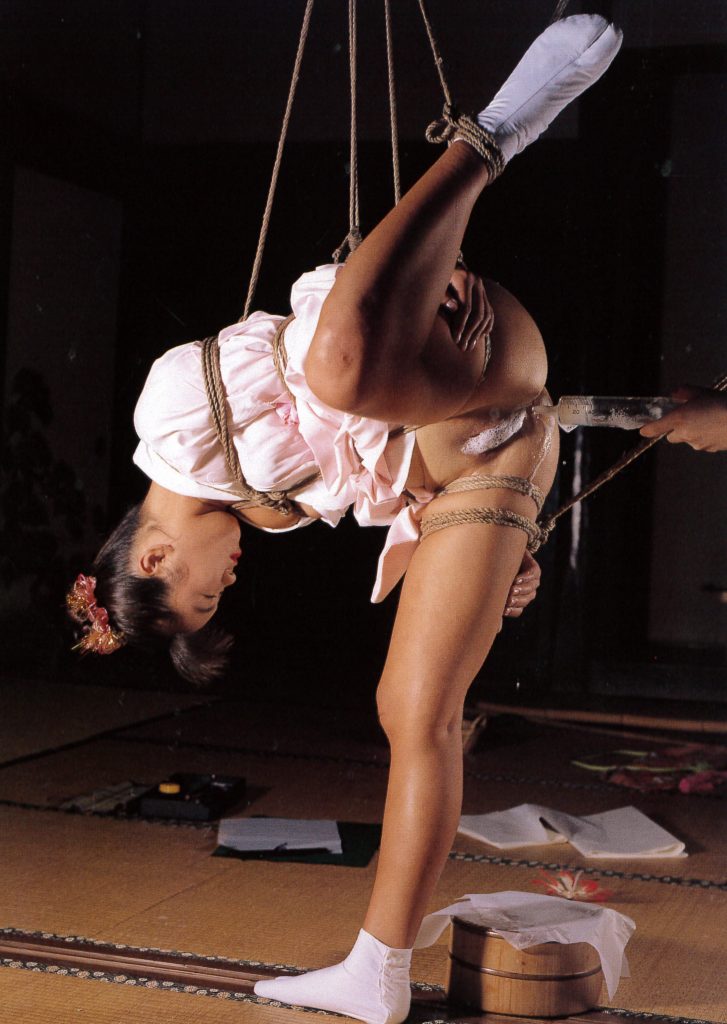 SM画像・正月に浣腸初めされる着物の女！