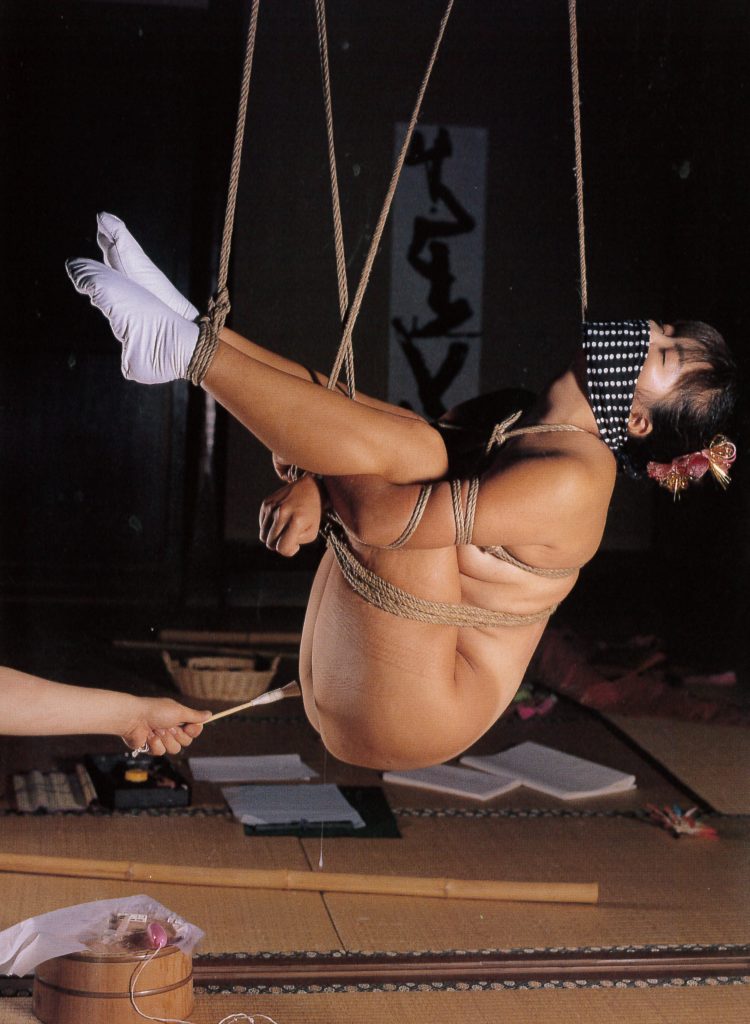 SM画像・正月に浣腸初めされる着物の女！