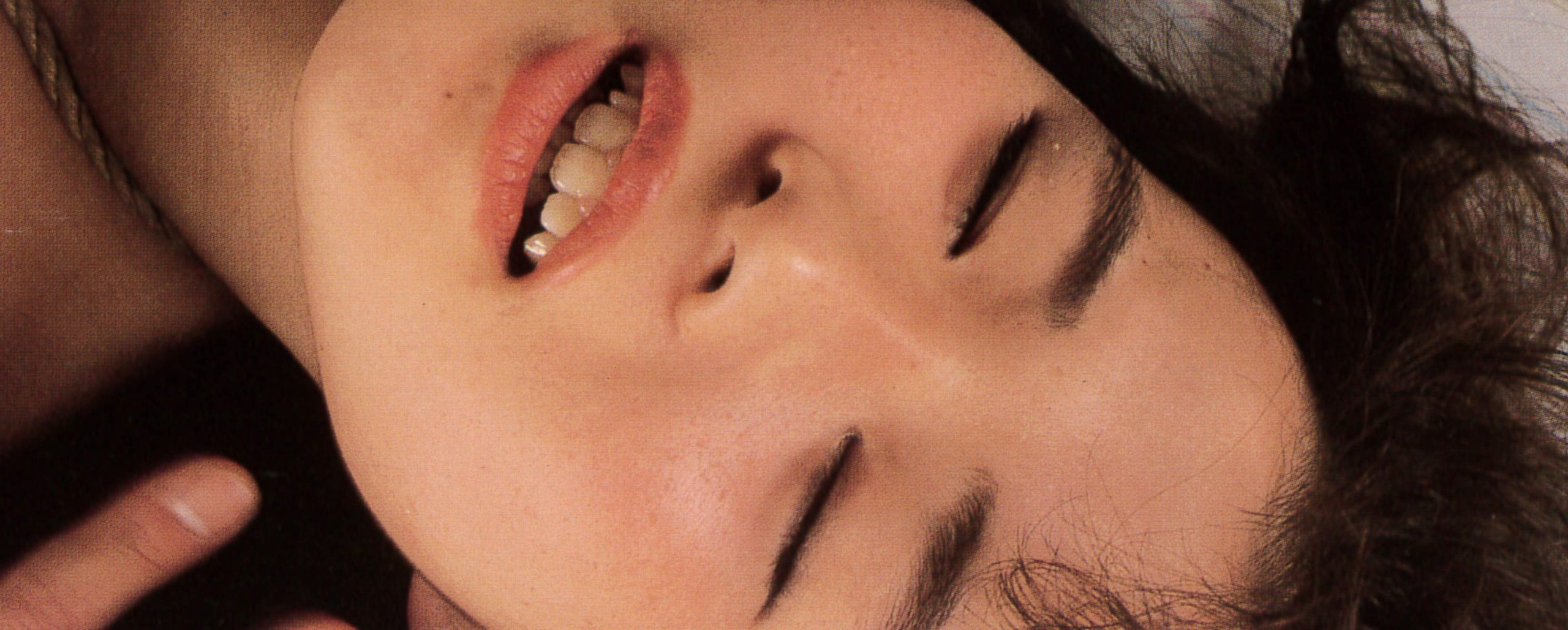 婦人科医に凌辱される人妻のSM画像。