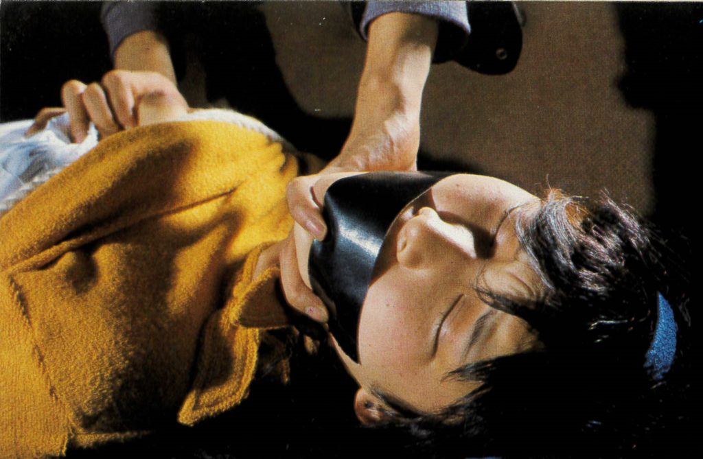 異物挿入調教された人妻のSM画像。