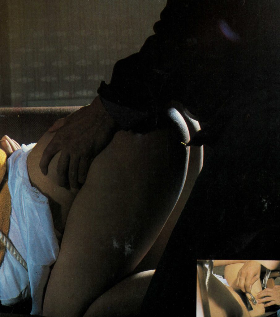 異物挿入調教された人妻のSM画像。