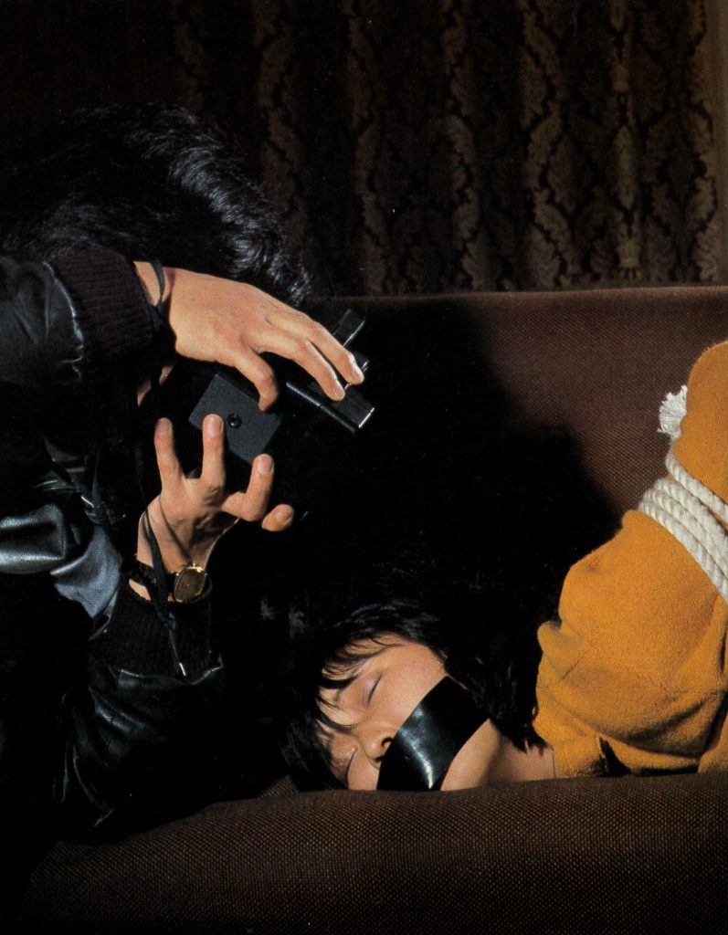 異物挿入調教された人妻のSM画像。