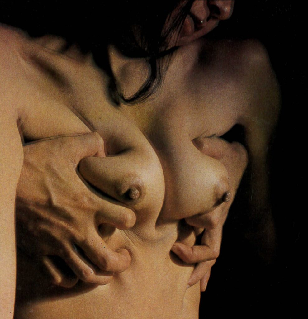 異物挿入調教された人妻のSM画像。