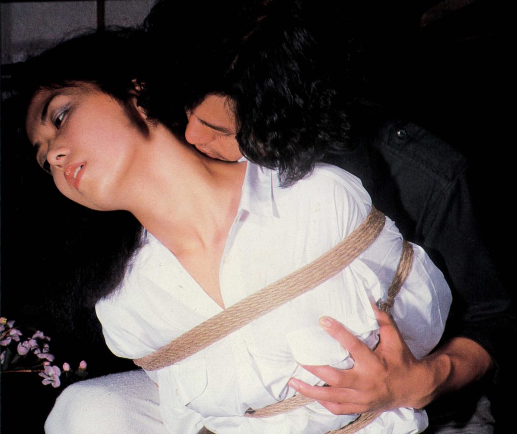 SM画像・人妻が仕置き部屋で麻縄緊縛される！