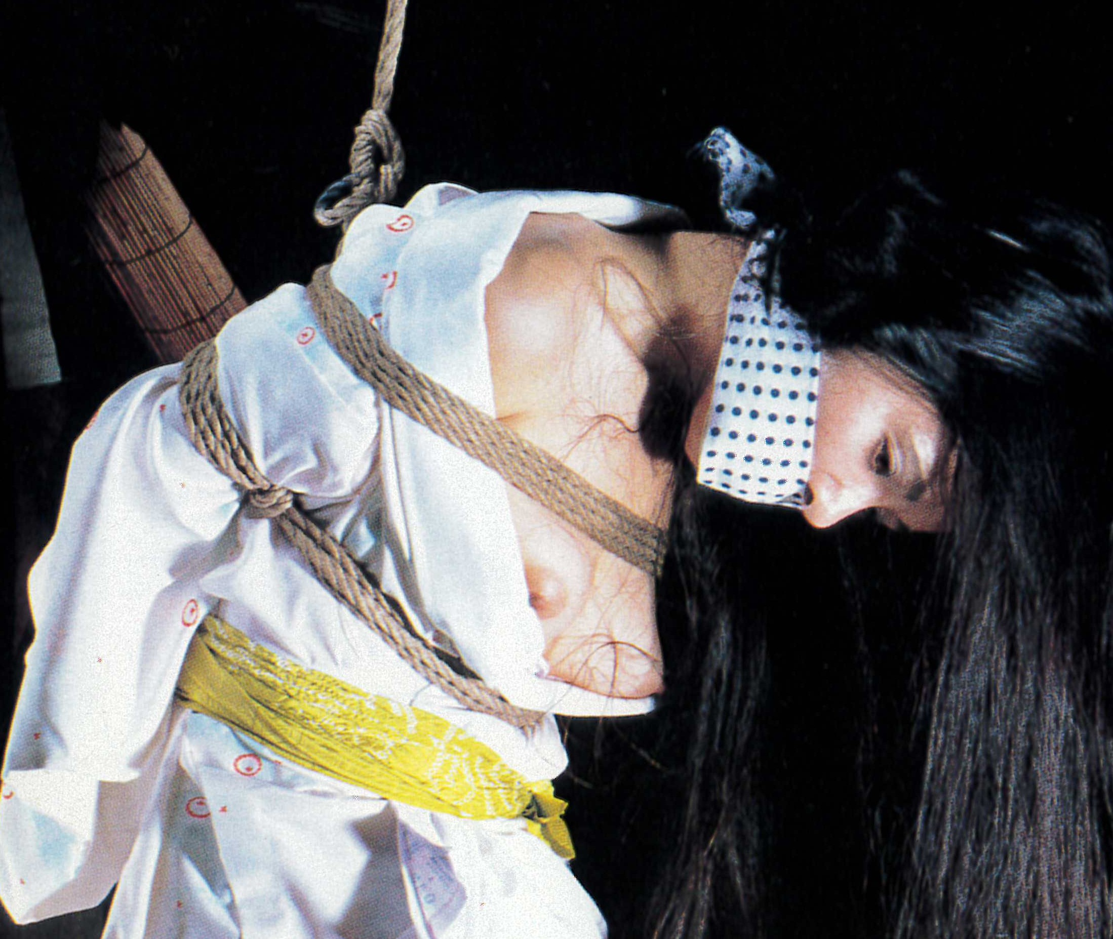 SM画像・乳首責めと浣腸責めされる人妻！