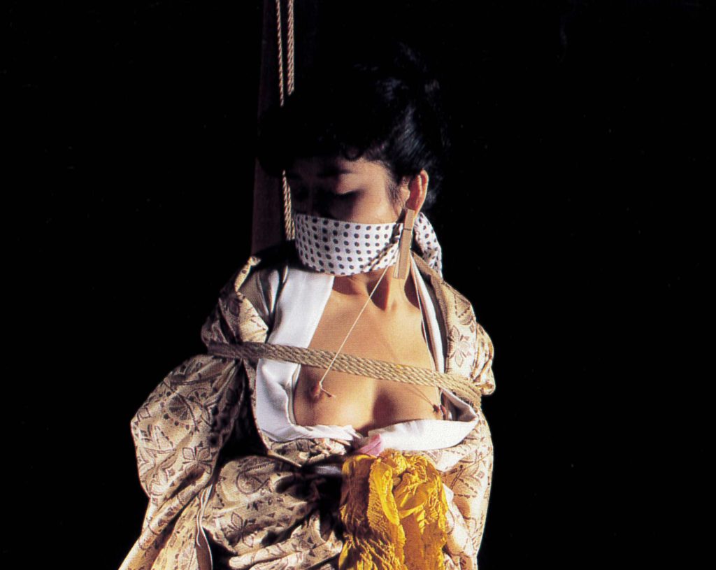 SM画像・着物姿で恥辱な調教を受ける人妻！